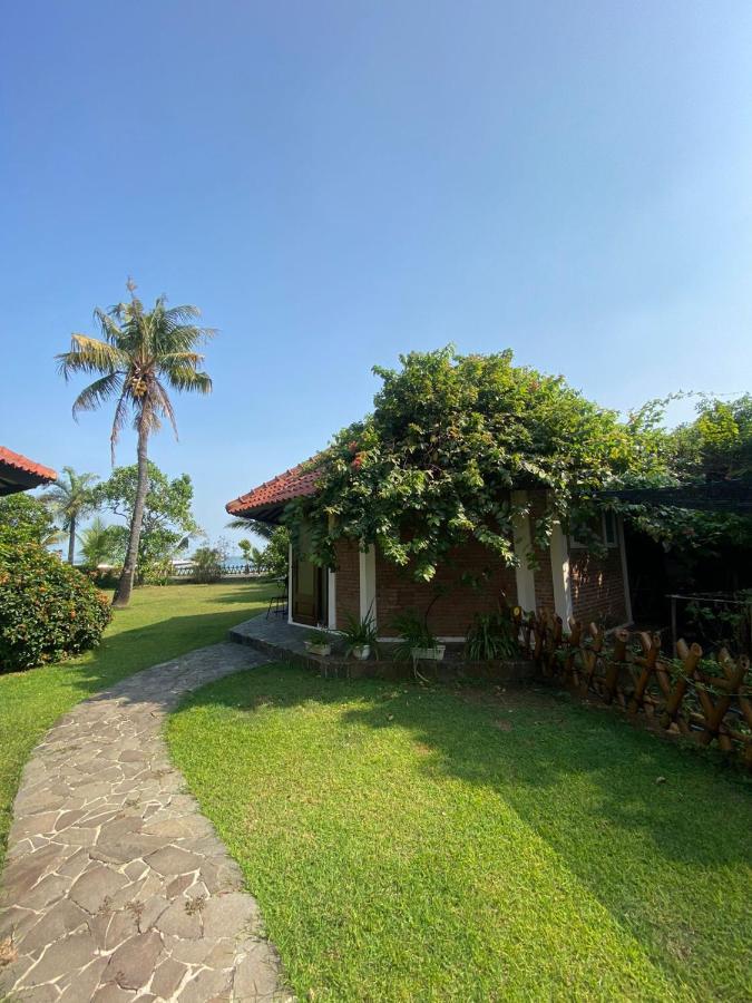Jepara Marina Beach Bungalows エクステリア 写真